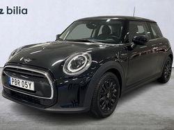 Svart (midnight black) Begagnad 2022 Mini Cooper Comfort Halvkombi | 254 900 kr (Marknadspris)