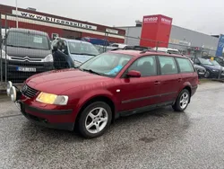 Mörkröd Begagnad 1999 VW Passat Kombi | 23 500 kr