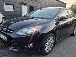 Svart Begagnad 2012 Ford Focus Titanium Halvkombi | 54 900 kr (Marknadspris)
