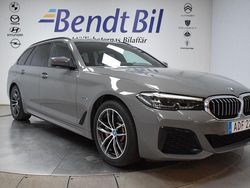 Grå Begagnad 2022 BMW 530e M Sport Kombi | 405 900 kr (Marknadspris)