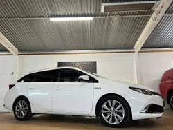 Vit Begagnad 2016 Toyota Auris Touring Sports Executive Kombi | 159 900 kr (Lite dyr)