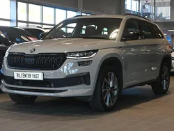 Grå Begagnad 2022 Skoda Kodiaq Adventure SUV | 369 000 kr (Marknadspris)