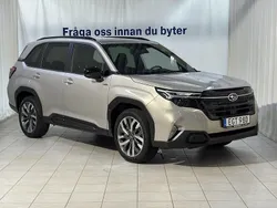 Brun (cashmere gold opal) Ny 2025 Subaru Forester SUV | 463 400 kr (Marknadspris)