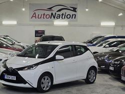 Vit Begagnad 2017 Toyota Aygo X-play Halvkombi | 59 900 kr (Lite dyr)