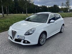 Vit Begagnad 2014 Alfa Romeo Giulietta Halvkombi | 98 000 kr (Marknadspris)