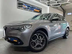 Grå Begagnad 2017 Alfa Romeo Stelvio Super SUV | 279 900 kr (Dyr)