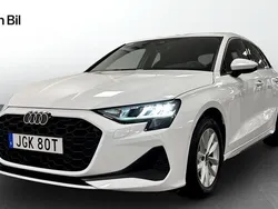 Vit Ny 2025 Audi A3 Sportback Halvkombi | 363 100 kr (Lite dyr)