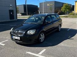 Svart Begagnad 2006 Toyota Avensis Kombi | 21 900 kr (Bra pris)