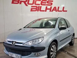 Ljusgrå Begagnad 2002 Peugeot 206 Halvkombi | 18 900 kr (Marknadspris)