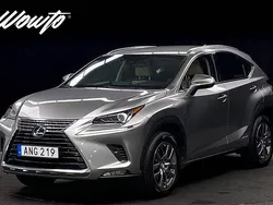 Ljusgrå Begagnad 2017 Lexus NX300h Executive Line SUV | 239 800 kr (Marknadspris)