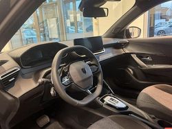 Svart Ny 2025 Peugeot 2008 SUV | 279 800 kr