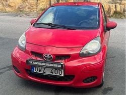 Röd Begagnad 2010 Toyota Aygo Halvkombi | 21 000 kr (Bra pris)