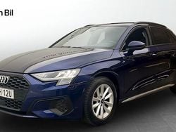 Navarrablå metallic Begagnad 2023 Audi A3 Proline Halvkombi | 264 000 kr (Marknadspris)