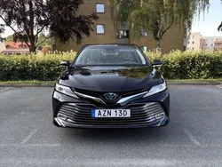 Svart Begagnad 2020 Toyota Camry Hybrid Executive Sedan | 289 000 kr (Marknadspris)