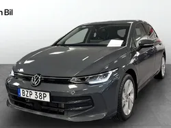 Mörkgrå Begagnad 2024 VW Golf VIII Life Halvkombi | 289 000 kr (Bra pris)