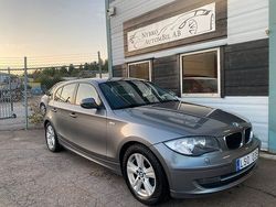 Grå Begagnad 2011 BMW 116 Comfort Edition Halvkombi | 64 900 kr (Marknadspris)
