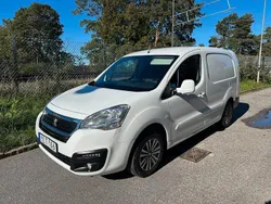 Vit Begagnad 2017 Peugeot Partner Minibuss | 109 000 kr (Marknadspris)