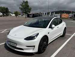 Vit Begagnad 2021 Tesla Model 3 Performance Sedan | 375 000 kr (Dyr)