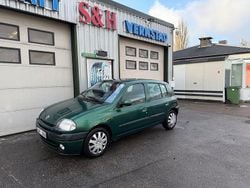 Mörkgrön Begagnad 2000 Renault Clio II Halvkombi | 14 900 kr (Bra pris)