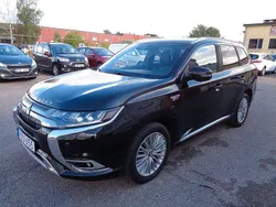 Svart Begagnad 2018 Mitsubishi Outlander P-HEV SUV | 159 900 kr (Marknadspris)