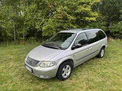 Grå Begagnad 2003 Chrysler Grand Voyager Minibuss | 37 000 kr (Marknadspris)