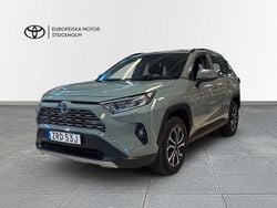 Grön Begagnad 2022 Toyota RAV4 Hybrid Active SUV | 369 900 kr (Marknadspris)