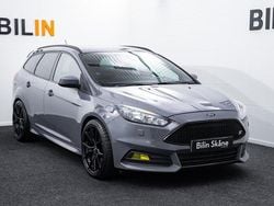 Grå Begagnad 2016 Ford Focus ST Kombi | 169 900 kr (Lite dyr)