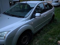 Grå Begagnad 2008 Ford Focus Halvkombi | 6 000 kr