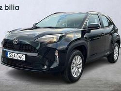 Svart Begagnad 2025 Toyota Yaris Cross Active SUV | 299 900 kr (Bra pris)