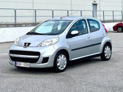 Grå Begagnad 2010 Peugeot 107 Halvkombi | 19 800 kr (Marknadspris)