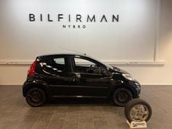 Svart Begagnad 2011 Peugeot 107 Halvkombi | 29 900 kr (Marknadspris)