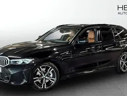 Svart (black) Begagnad 2025 BMW 330e M Sport Kombi | 538 700 kr (Marknadspris)