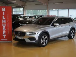Silver Begagnad 2019 Volvo V60 CC Momentum Kombi | 279 900 kr (Marknadspris)