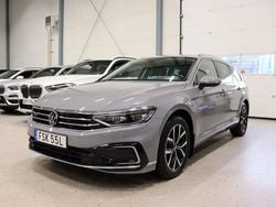 Grå Begagnad 2023 VW Passat GTE Kombi | 369 800 kr (Lite dyr)