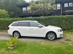 Vit Begagnad 2014 Skoda Octavia Ambition Kombi | 85 000 kr (Bra pris)