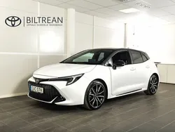 Vit Begagnad 2023 Toyota Corolla Sport Halvkombi | 309 900 kr (Marknadspris)