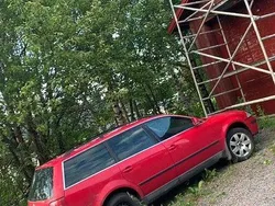 Röd Begagnad 2004 VW Passat Comfortline Kombi | 9 999 kr