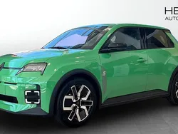 Grön (green) Ny 2025 Renault R5 Techno Halvkombi | 407 800 kr
