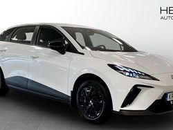 Vit (white) Begagnad 2023 MG MG4 EV Halvkombi | 259 900 kr (Marknadspris)