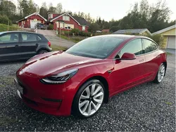 Röd Begagnad 2020 Tesla Model 3 Long Range AWD Sedan | 225 000 kr (Bra pris)