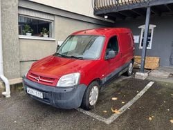 Röd Begagnad 2004 Citroën Berlingo | 9 000 kr (Marknadspris)