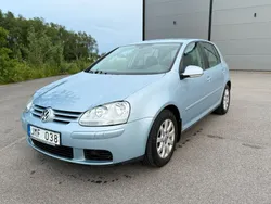 Ljusblå (blå) Begagnad 2009 VW Golf Trendline Halvkombi | 19 900 kr (Marknadspris)