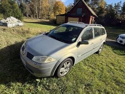 Grå Begagnad 2005 Renault Mégane GrandTour Kombi | 12 000 kr (Marknadspris)