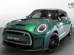 Grön (green) Begagnad 2022 Mini Cooper SE Halvkombi | 248 700 kr (Lite dyr)