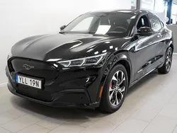 Svart Begagnad 2022 Ford Mustang Mach-E Standard Range SUV | 344 900 kr (Marknadspris)