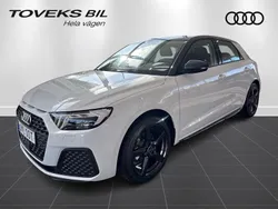 Vit (glaciärvit metallic manha) Ny 2025 Audi A1 Sportback Halvkombi | 289 900 kr (Marknadspris)
