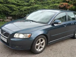 Blå Begagnad 2010 Volvo V50 Momentum Kombi | 37 900 kr (Marknadspris)