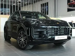 Svart Ny 2024 Porsche Cayenne SUV | 1 375 000 kr