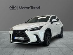 Vit Begagnad 2022 Lexus NX450h+ Luxury Line SUV | 549 900 kr (Marknadspris)