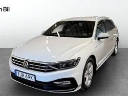 Vit Begagnad 2023 VW Passat R-line Kombi | 364 500 kr (Marknadspris)